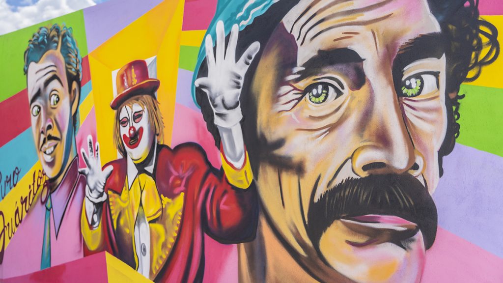 Mural con rostros de personajes icónicos de Ciudad Juárez
